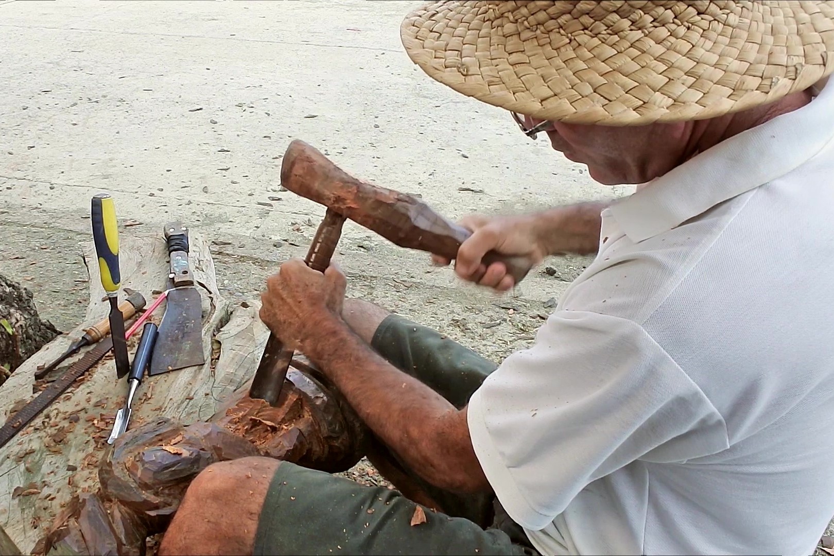 Holzschnitzer Baracoa Kuba Bildquelle VOXTEL